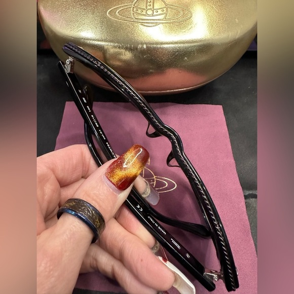 Vivienne Westwood Cat-eye Metal Edged Sunglasses EUC​ Vintage​ - Picture 8 of 9